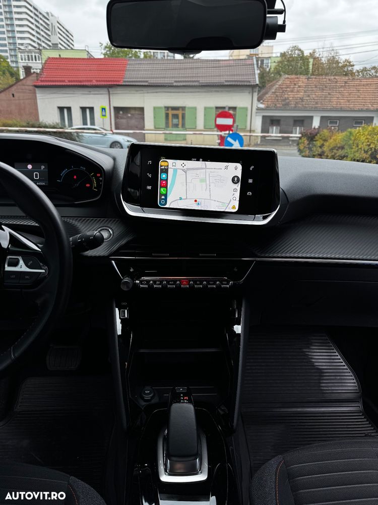 Peugeot 208 - 18