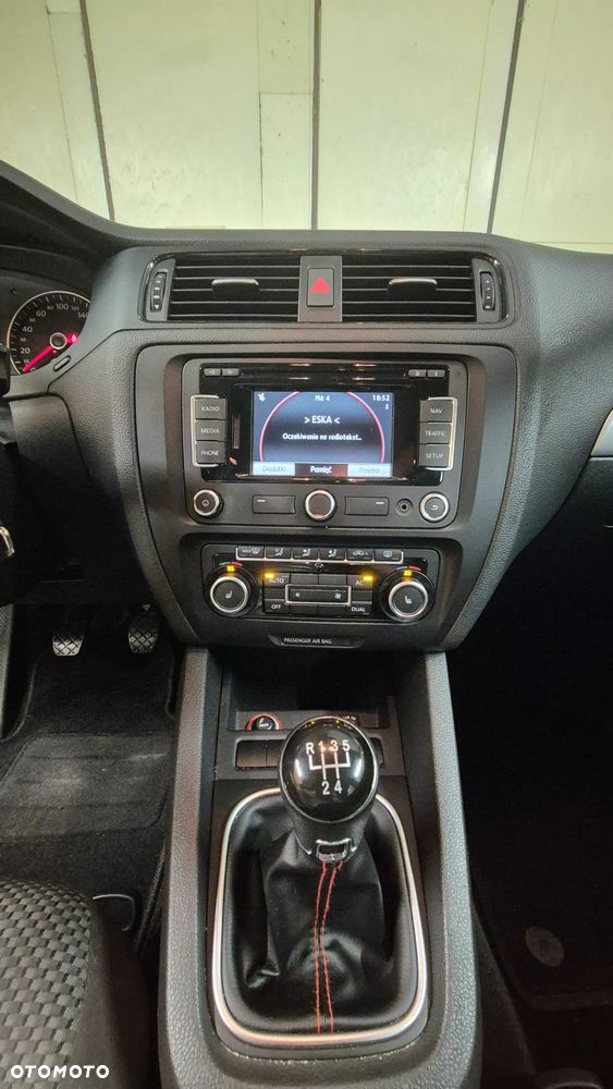 Volkswagen Jetta 1.6 TDI DPF Trendline - 8