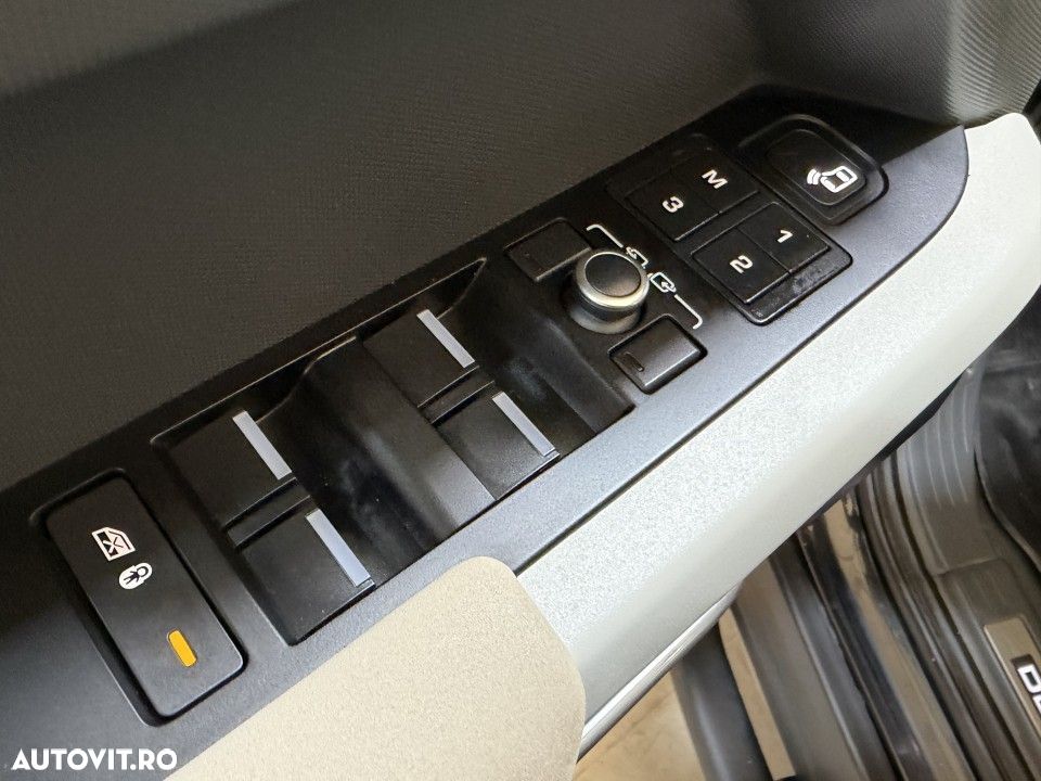 Land Rover Defender - 14