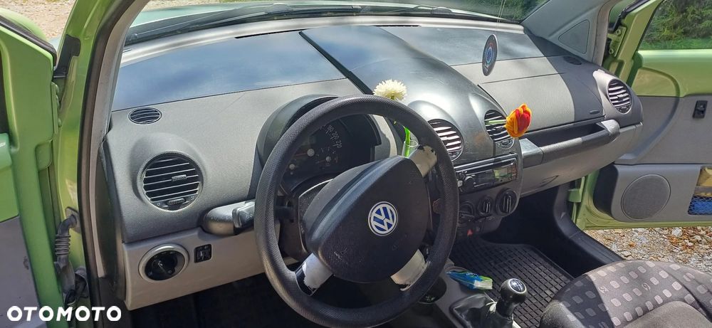 Volkswagen New Beetle - 12