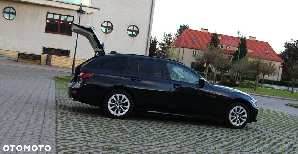 BMW Seria 3 318d Touring Advantage - 11