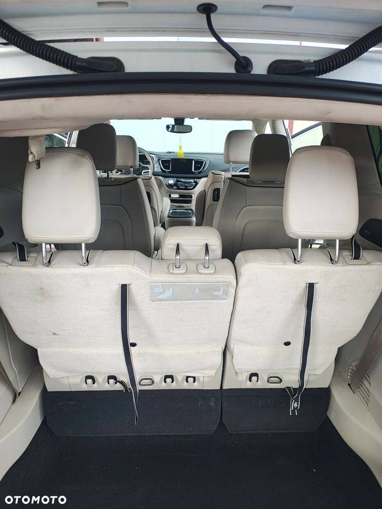 Chrysler Pacifica - 10