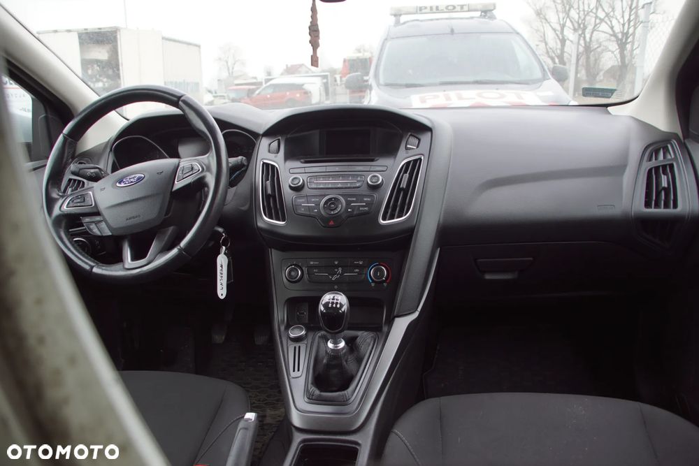 Auto na części - Ford Focus MK3 Lift 1.5 TDCI 95 KM GM5Q-6006-AA AV6R-7F096-GG ZJNC 2019R Silnik Skrzynia Drzwi Maska Błotnik Klapa Zderzak Lusterko Klamka Lampa Szyba Deska Kokpit Sterownik Moduł Czujnik Licznik Wyświetlacz Panel Kierownica - 17