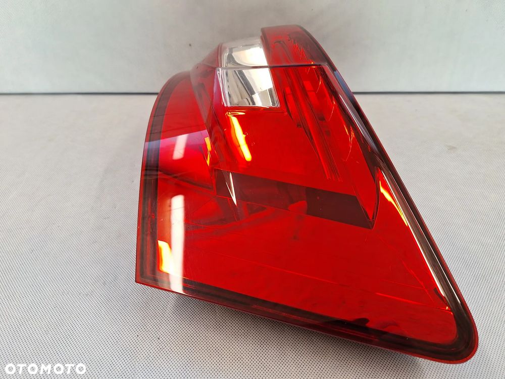 Skoda Superb III kombi lampa prawa tył 3v9945208A - 3