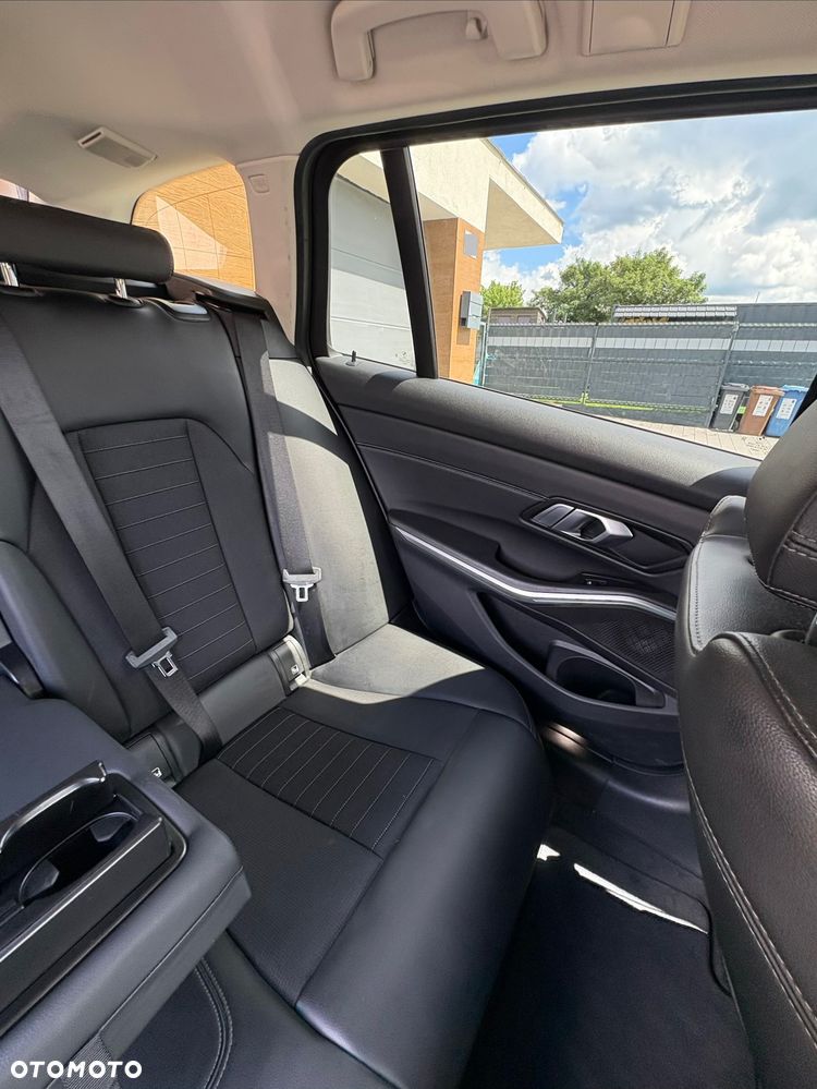 BMW Seria 3 320d Sport Line Shadow - 27