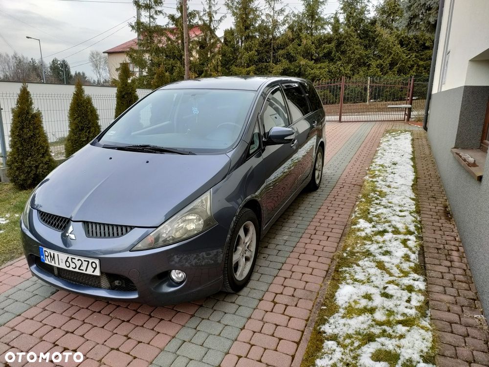 Mitsubishi Grandis - 2