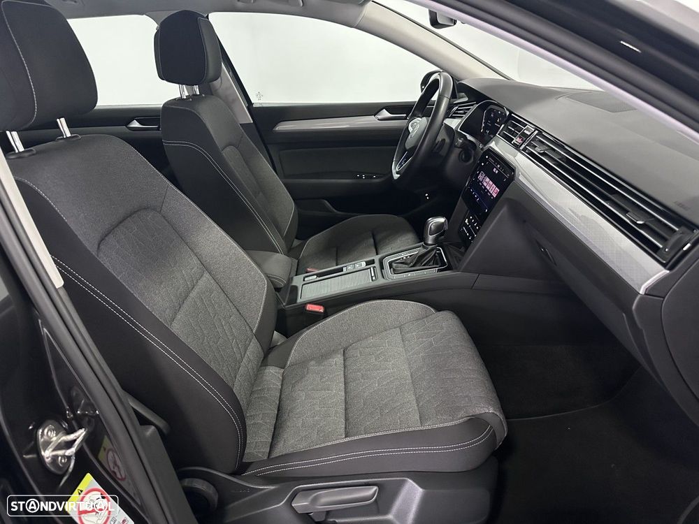 VW Passat Variant - 18