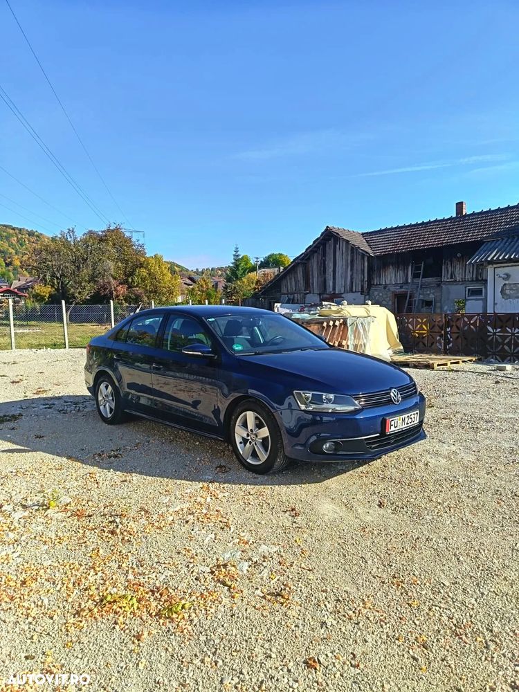 Volkswagen Jetta - 2