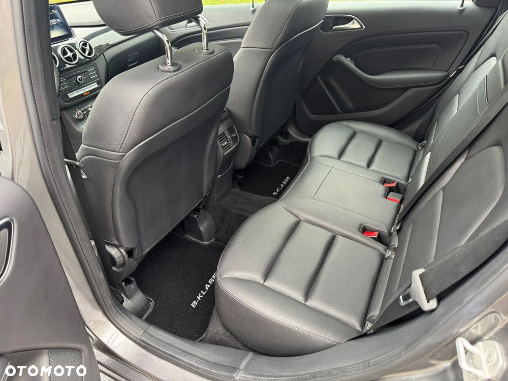 Mercedes-Benz Klasa B 250 4Matic 7G-DCT UrbanStyle Edition - 21