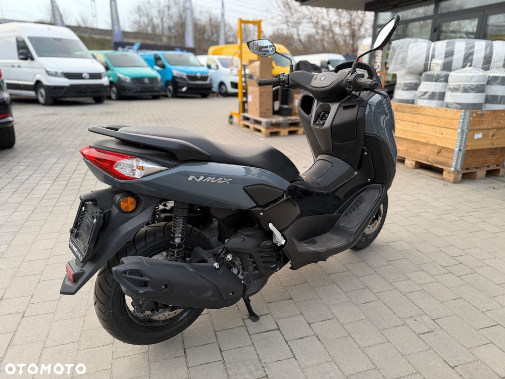 Yamaha NMAX - 11