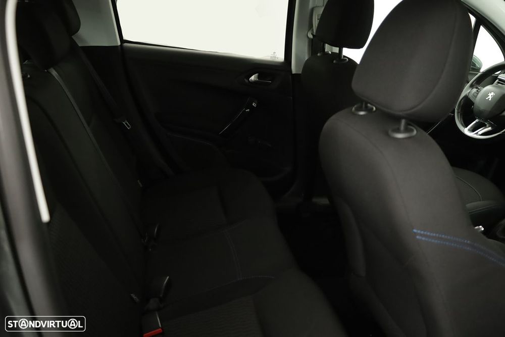 Peugeot 208 1.2 PureTech Style - 23