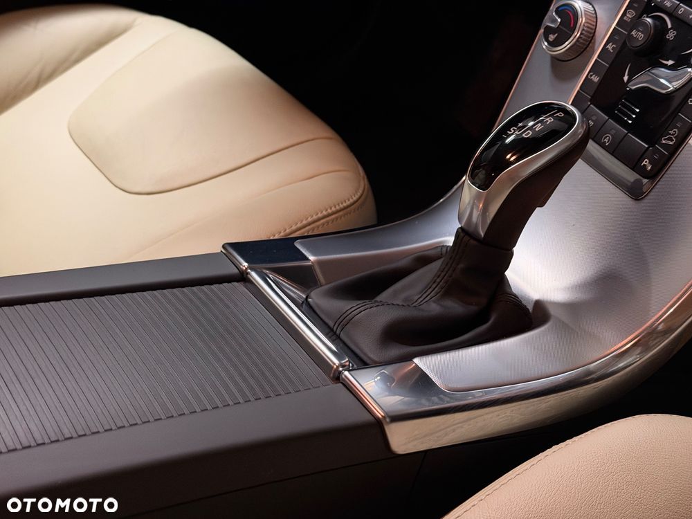 Volvo XC 60 D4 AWD Summum - 16