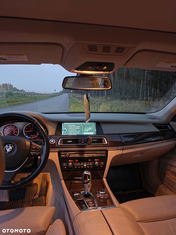 BMW Seria 7 740i L - 9