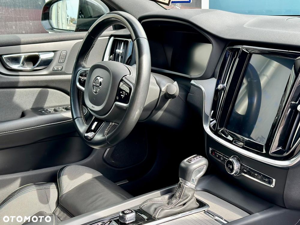 Volvo S60 T4 R-Design - 9