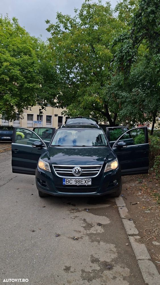 Volkswagen Tiguan - 1