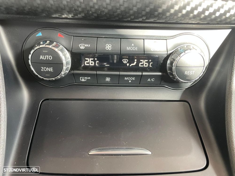 Mercedes-Benz A 200 AMG Line - 23