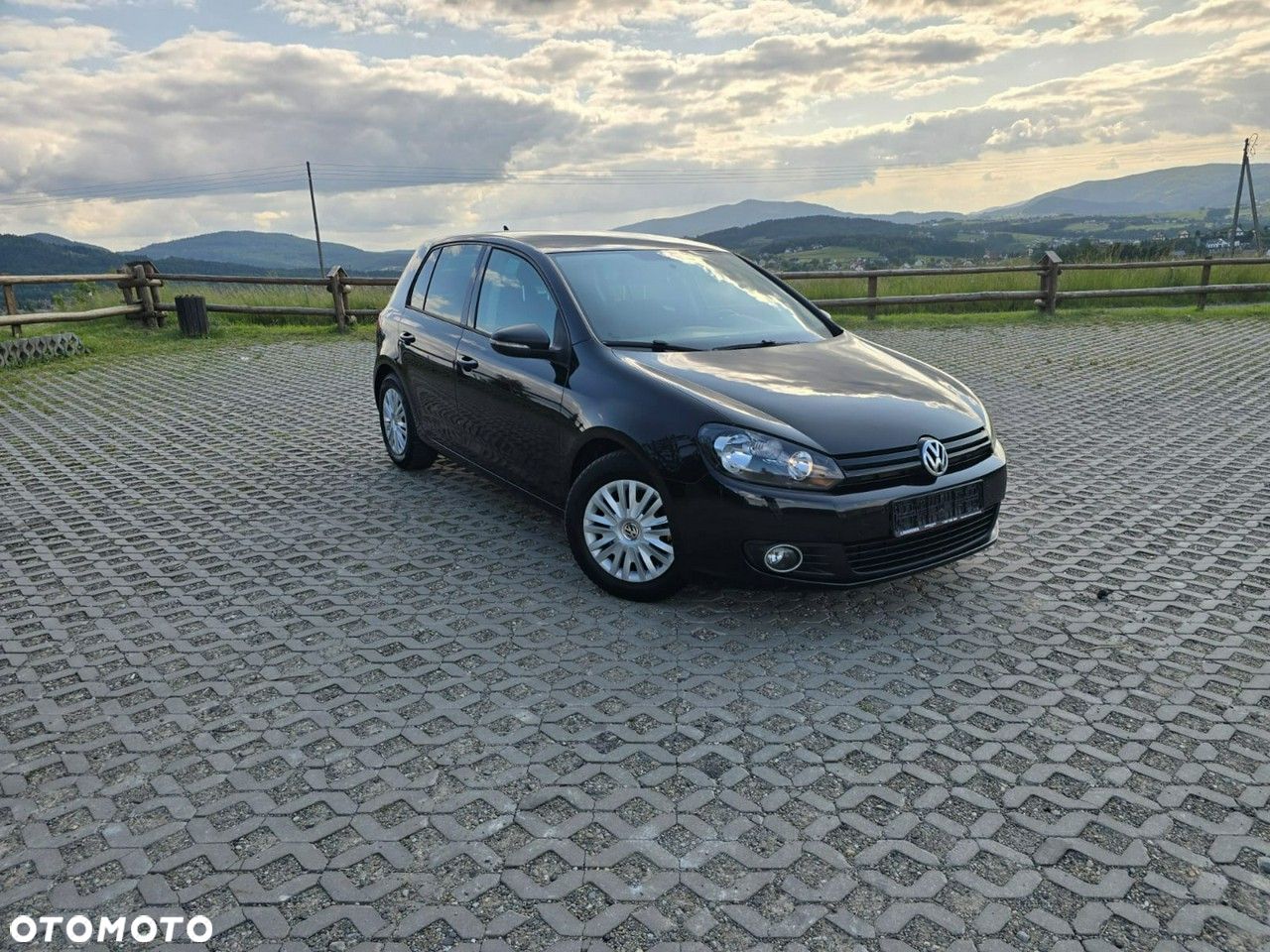 Volkswagen Golf - 1
