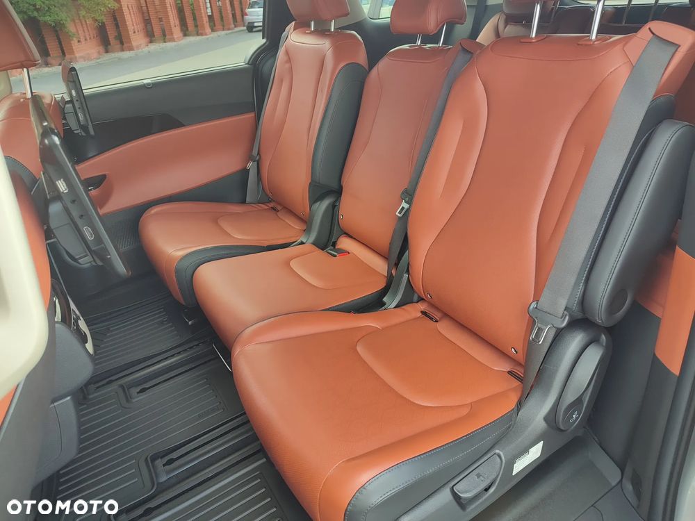 Kia Carnival - 11