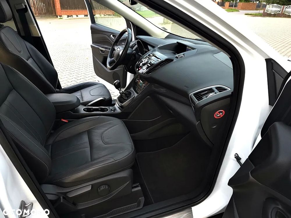 Ford Kuga 2.0 TDCi FWD Titanium Plus - 24