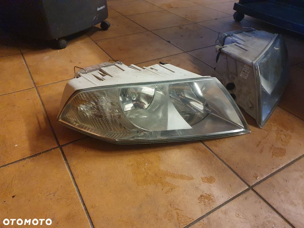 REFLEKTOR P/L SKODA OCTAVIA II 2 BŁĘKITNA POŚWIATA - 3
