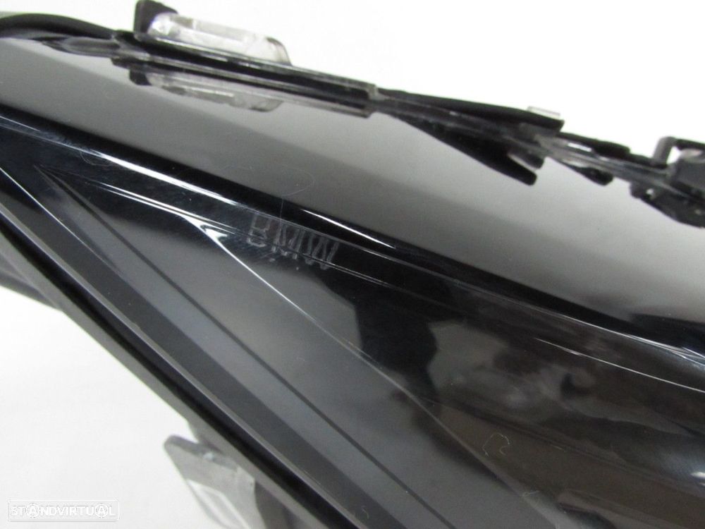 Farol Led Direito Seminovo/ Original BMW i3 (I01) 63117381900 - 4