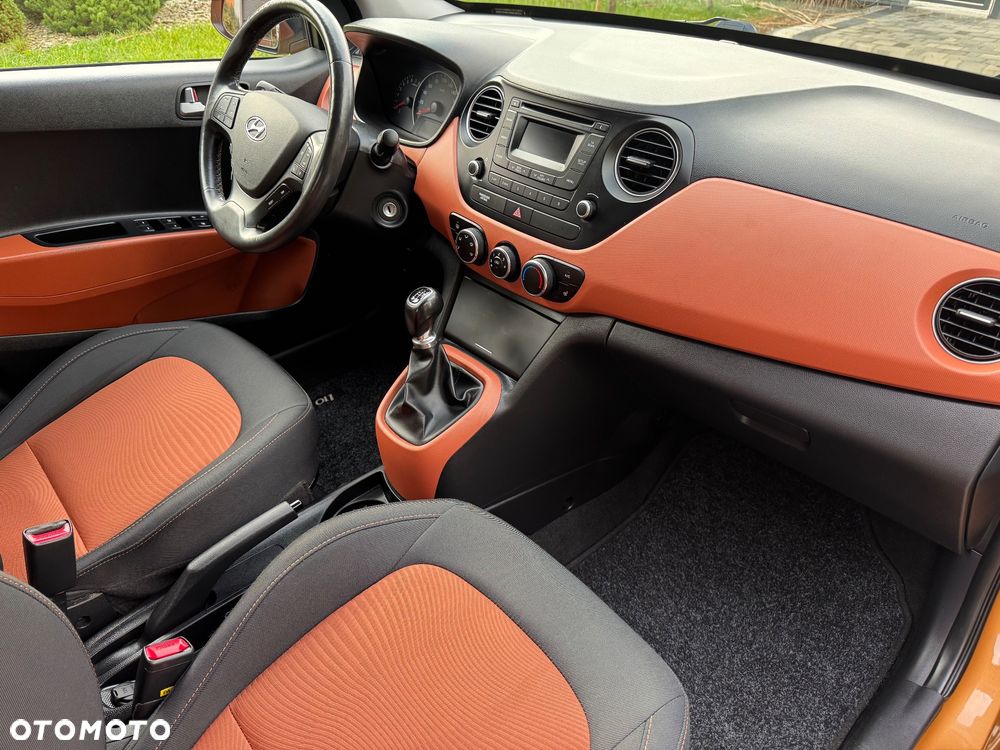 Hyundai i10 1.2 Fifa World Cup Edition - 24