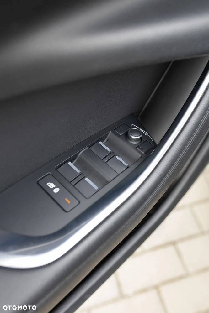 Jaguar XE 2.0 P250 SE - 26