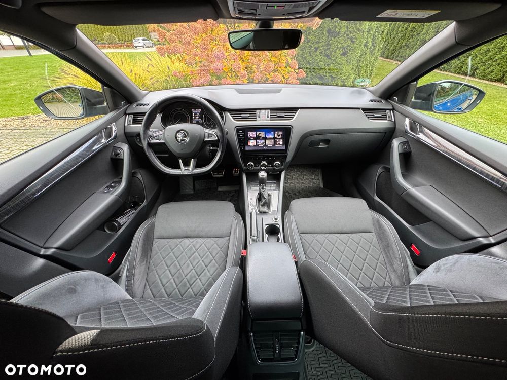 Skoda Octavia 2.0 TDI DSG RS - 32