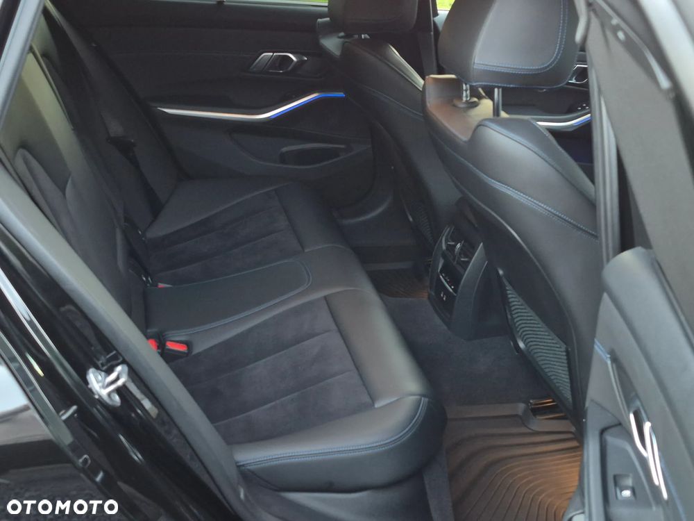 BMW Seria 3 320d mHEV - 14