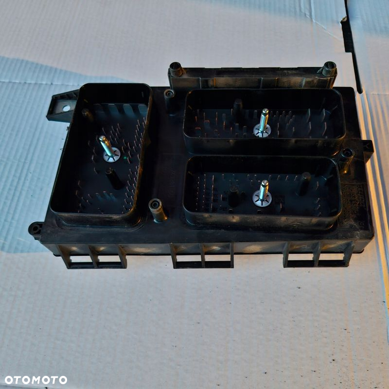 KOMPUTER STEROWNIK SKRZYNKA BEZPIECZNIKÓW 5DK00866840 13145041BT - 2