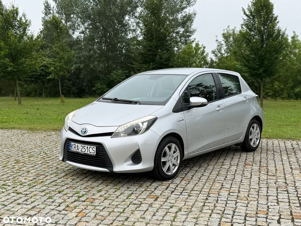 Toyota Yaris Hybrid 100 Premium - 1