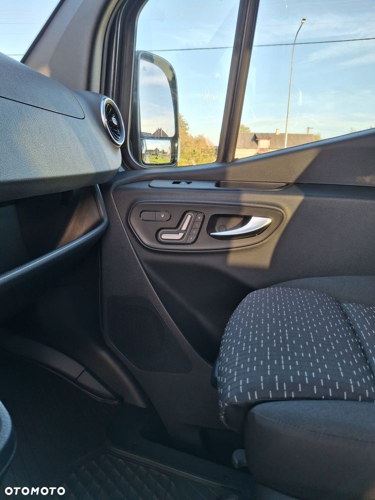 Mercedes-Benz Sprinter - 11