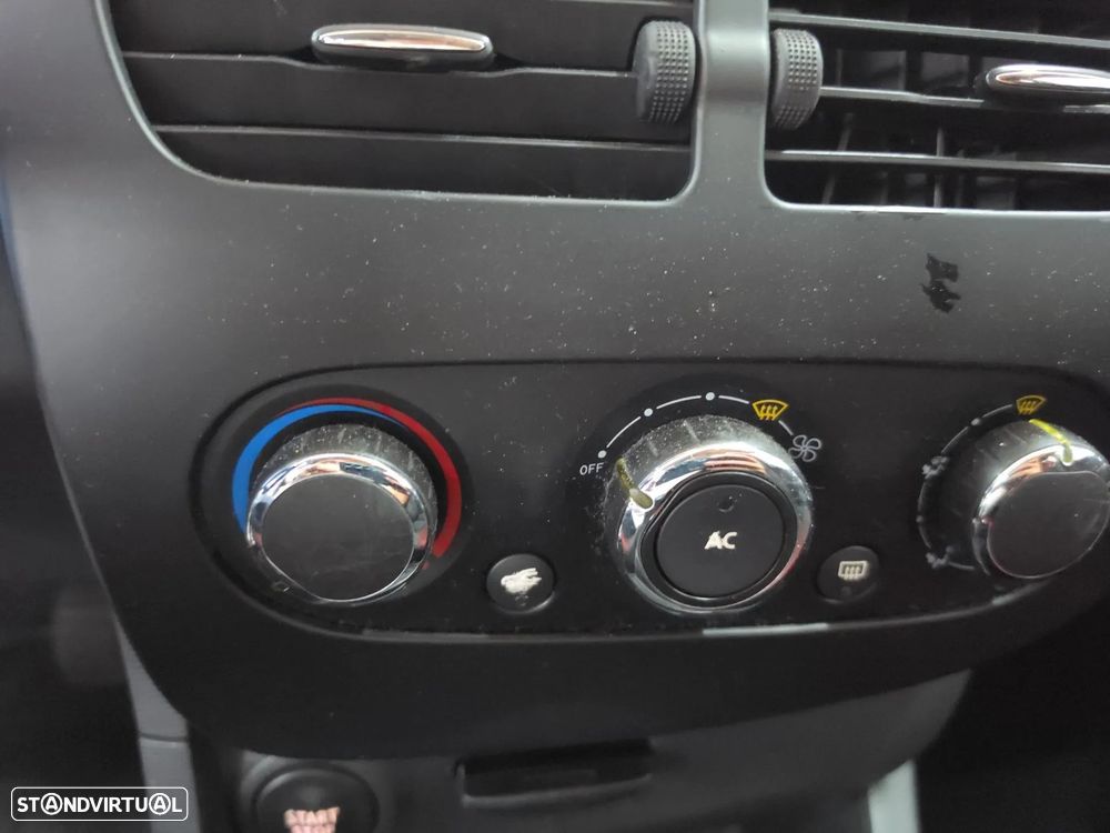 Renault CLIO - 8