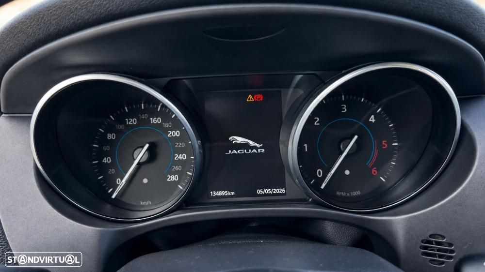 Jaguar F-Pace 20d Prestige - 21