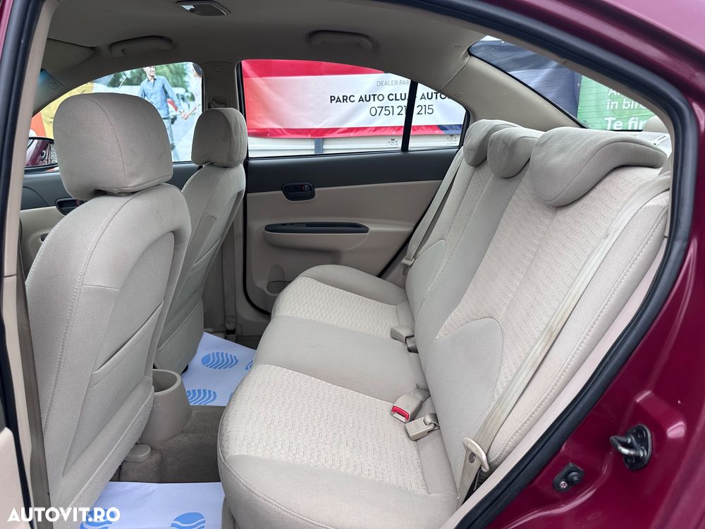 Hyundai Accent 1.4 GL - 8