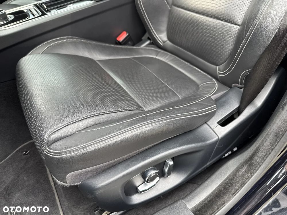 Jaguar XE 2.0 D AWD R-Sport - 14