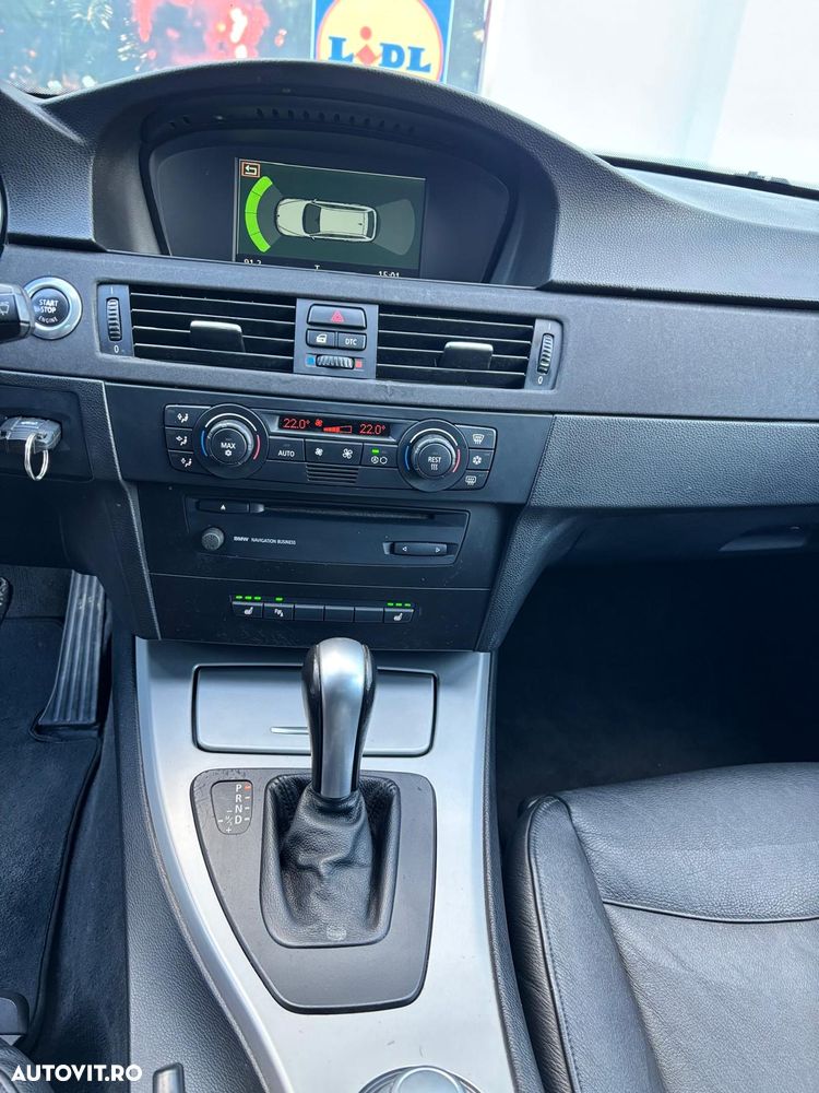 BMW Seria 3 320d DPF Touring Aut. - 19