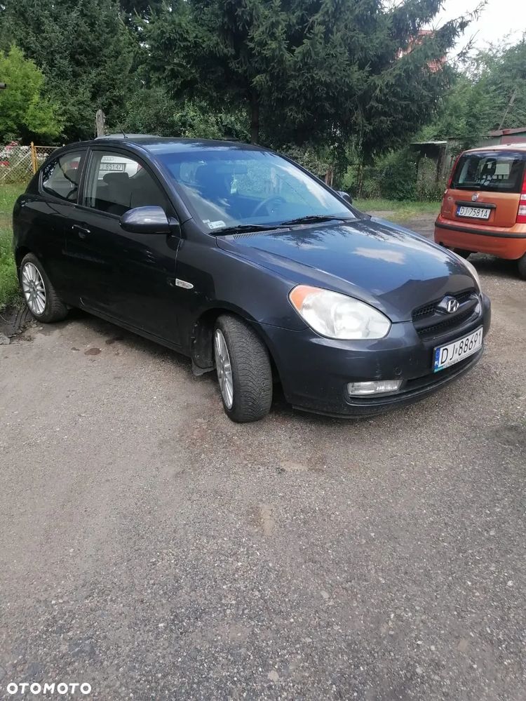 Hyundai Accent - 2