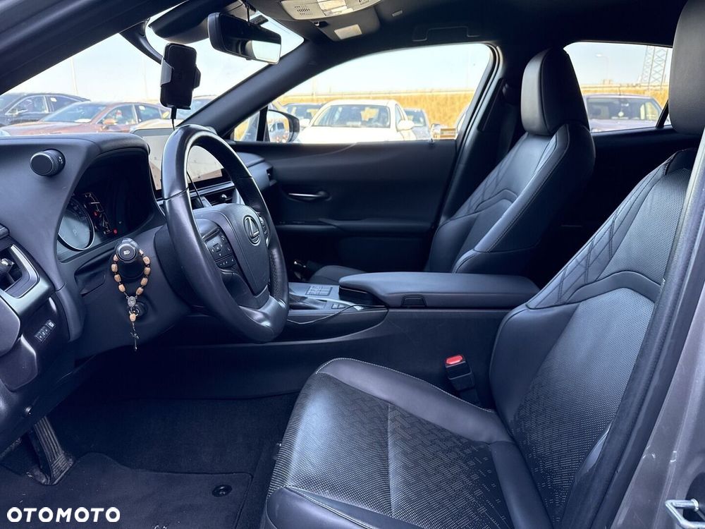 Lexus UX - 15