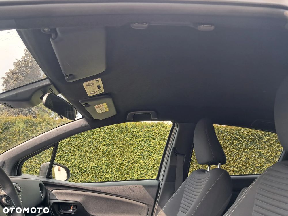Toyota Yaris Hybrid 100 Selection Passion - 15