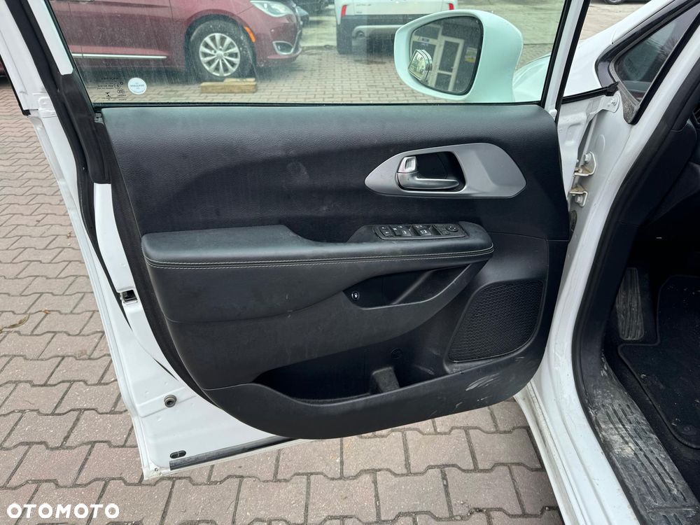 Chrysler Pacifica - 10