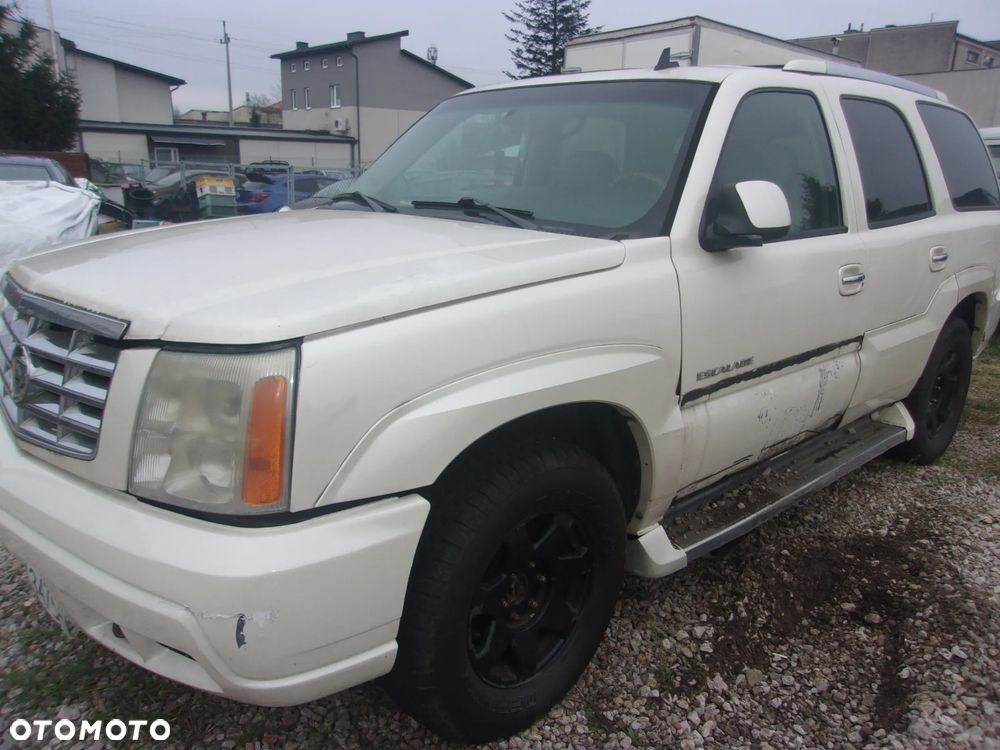 Cadillac Escalade - 1