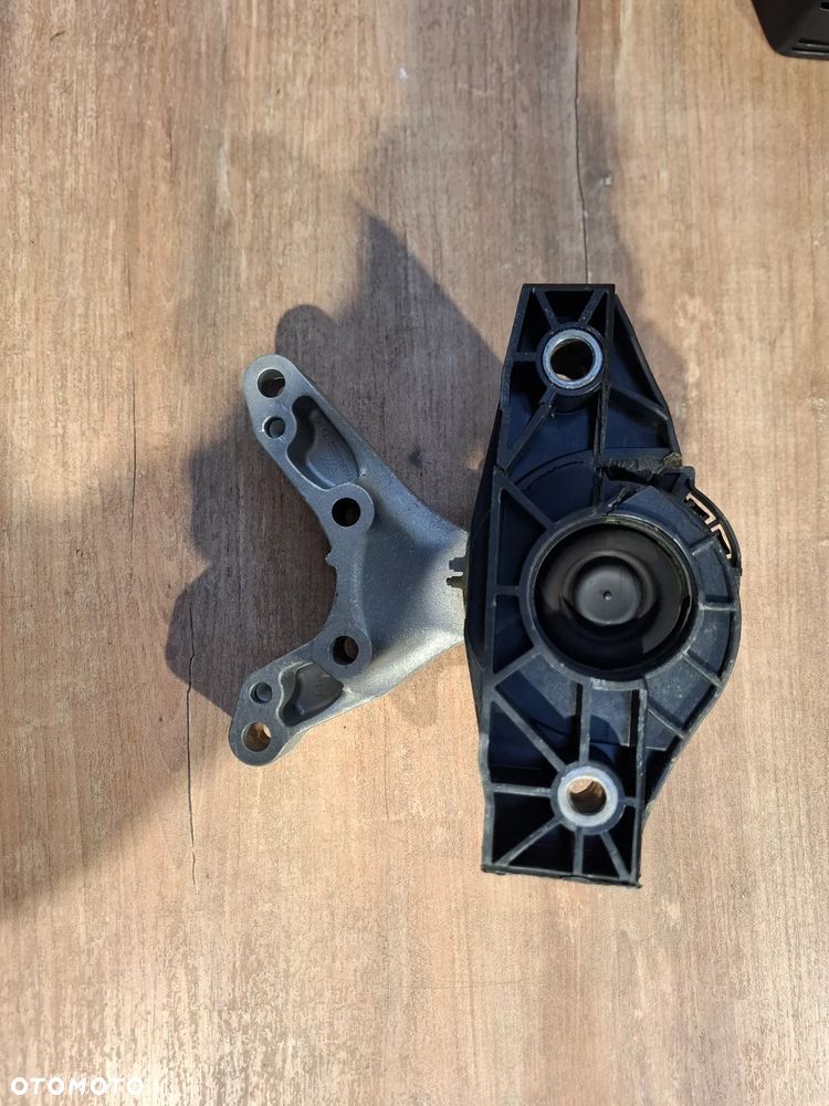 Poduszka silnika prawa C4 III ,C4 X ,Ds3 ,Corsa ,Peugeot  208 1,2 PURTECH 243248B - 1