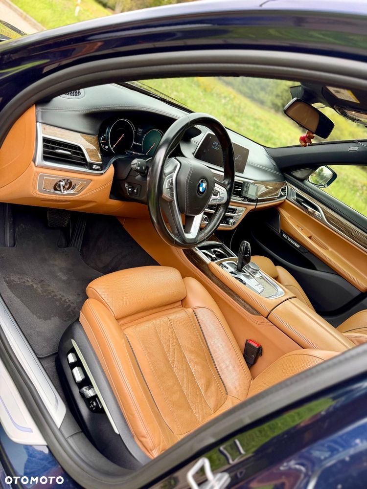 BMW Seria 7 750Li xDrive - 23