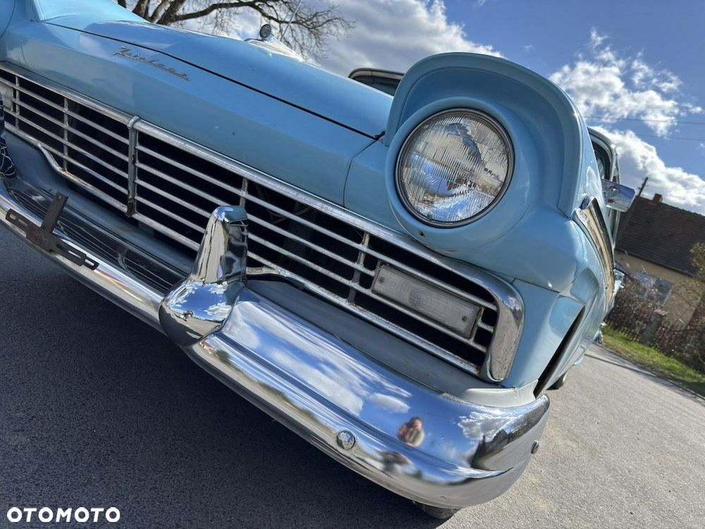 Ford Fairlane - 32