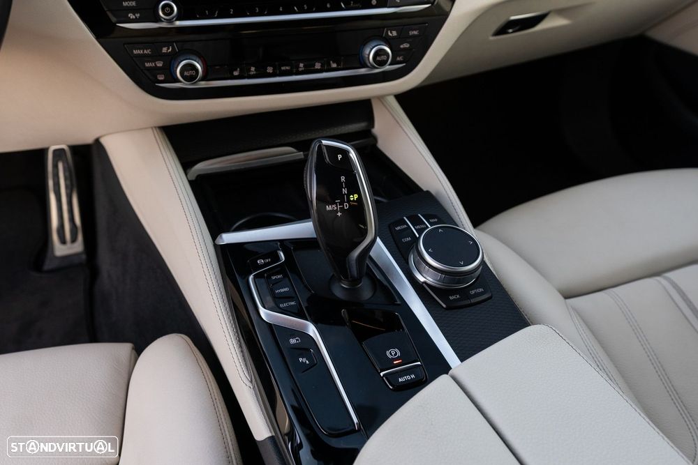 BMW 520 e Pack M - 21