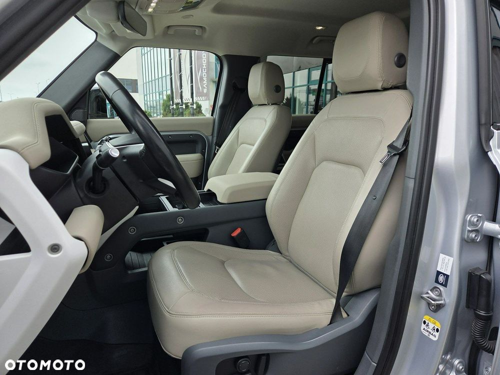 Land Rover Defender - 27