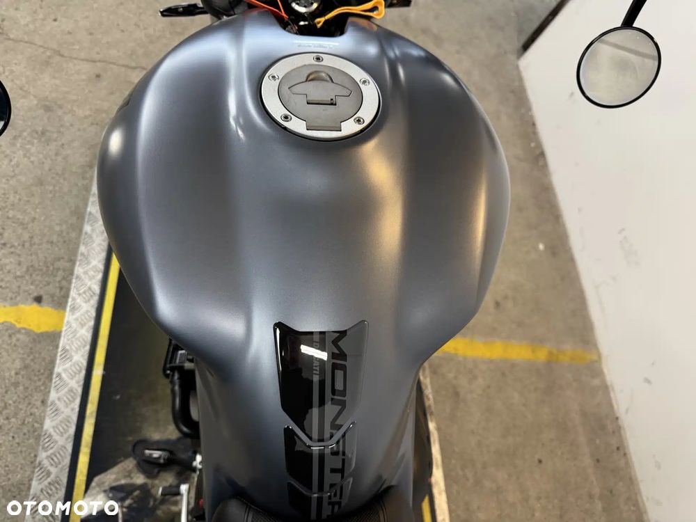 Ducati Monster - 28