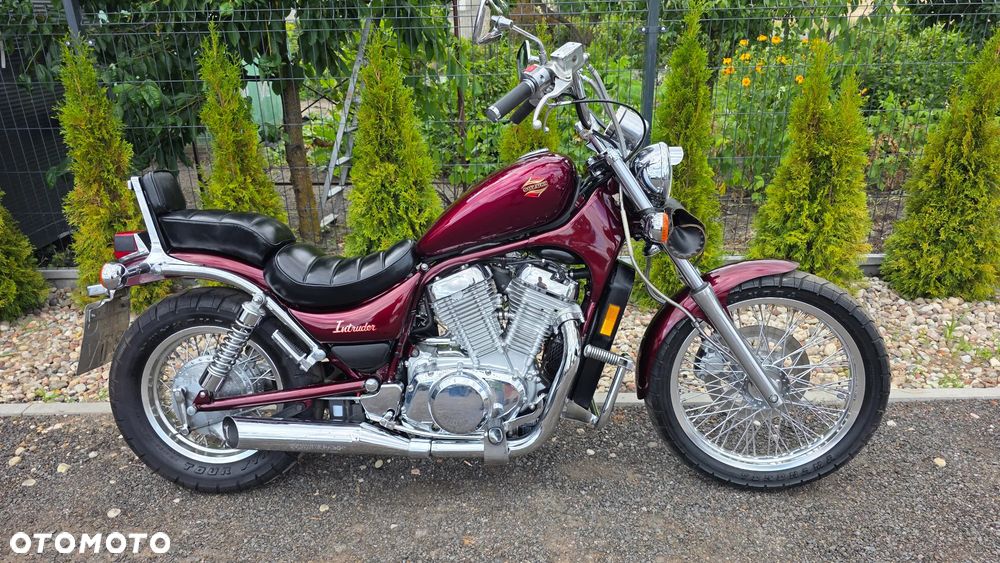 Suzuki Intruder - 1