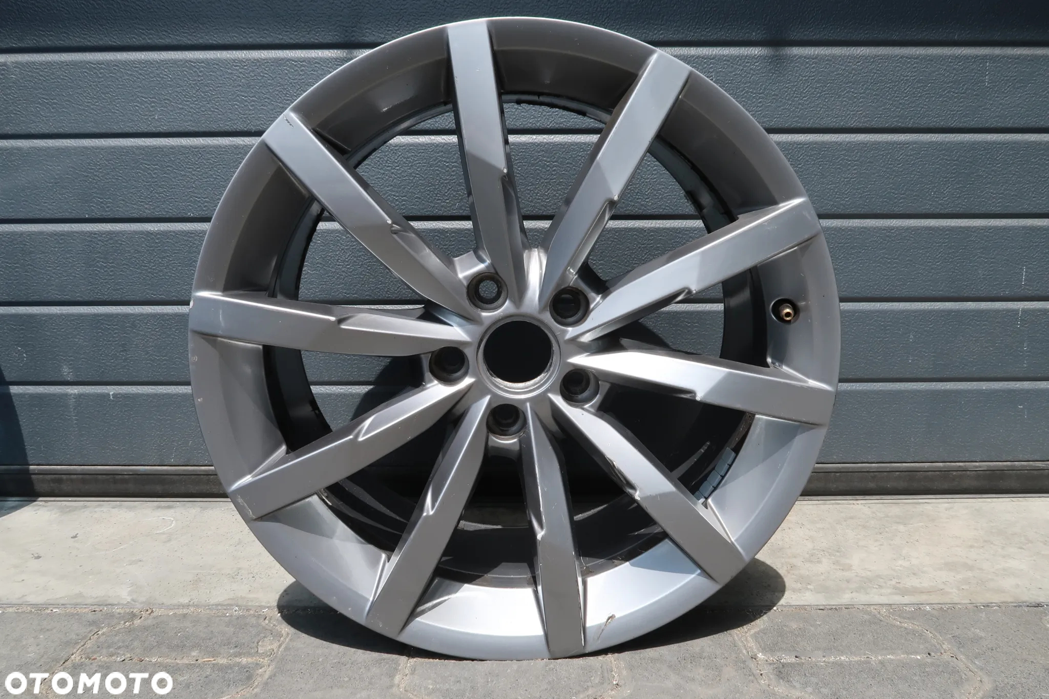C49 FELGA PASSAT 3G0601025Q 8X18ET44 - 3